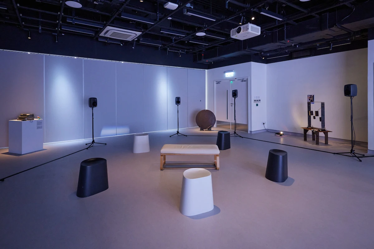 From every corner of Tai Kok Tsui, the artist collects sonic fragments, revealing the stories held within the land and echoing through time.