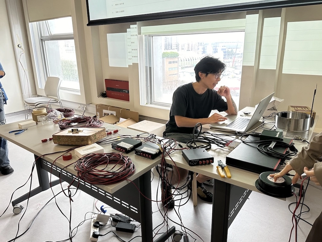 Decode1.0 Workshop–Transforming Objects into Speakers / Decode 1.0工作坊–把東西變成喇叭