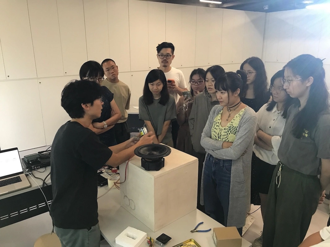 Decode1.0 Workshop–Transforming Objects into Speakers / Decode 1.0工作坊–把東西變成喇叭