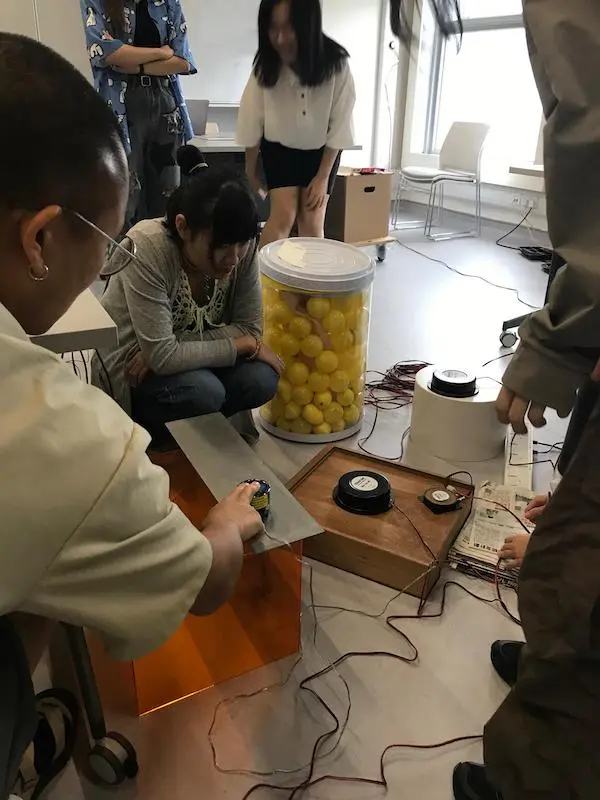 The ordinary transformed into the extraordinary: a simple device, a boundless potential. Participants, with curious hands, discovered hidden melodies within the everyday, each object whispering its own sonic secrets.